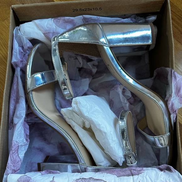 LAST CHANCE! NWT Jessica Simpson Silver Sandals, Size 8. - Picture 7 of 11